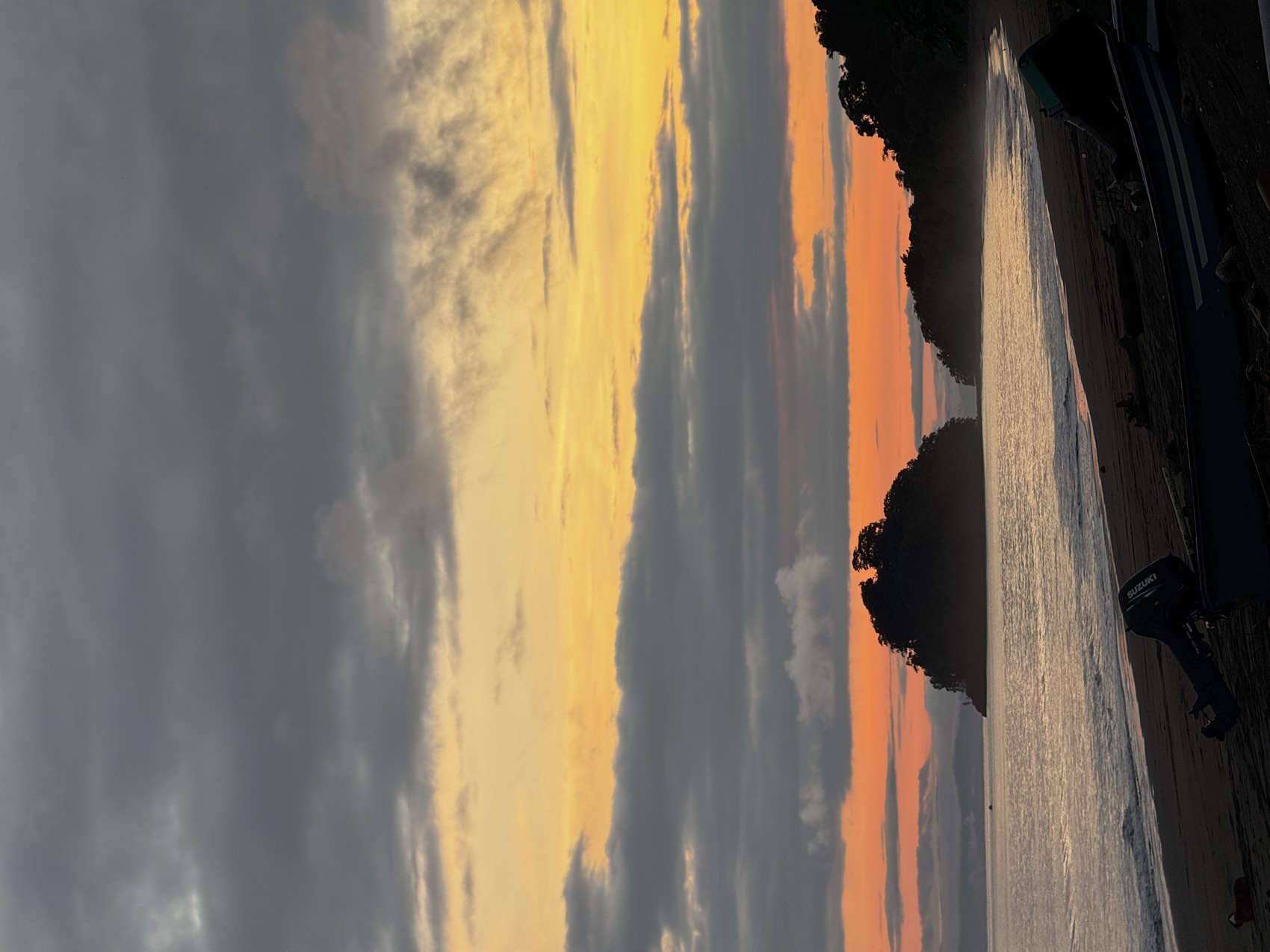 Atardecer sobre el mar Pacífico visto desde la playa