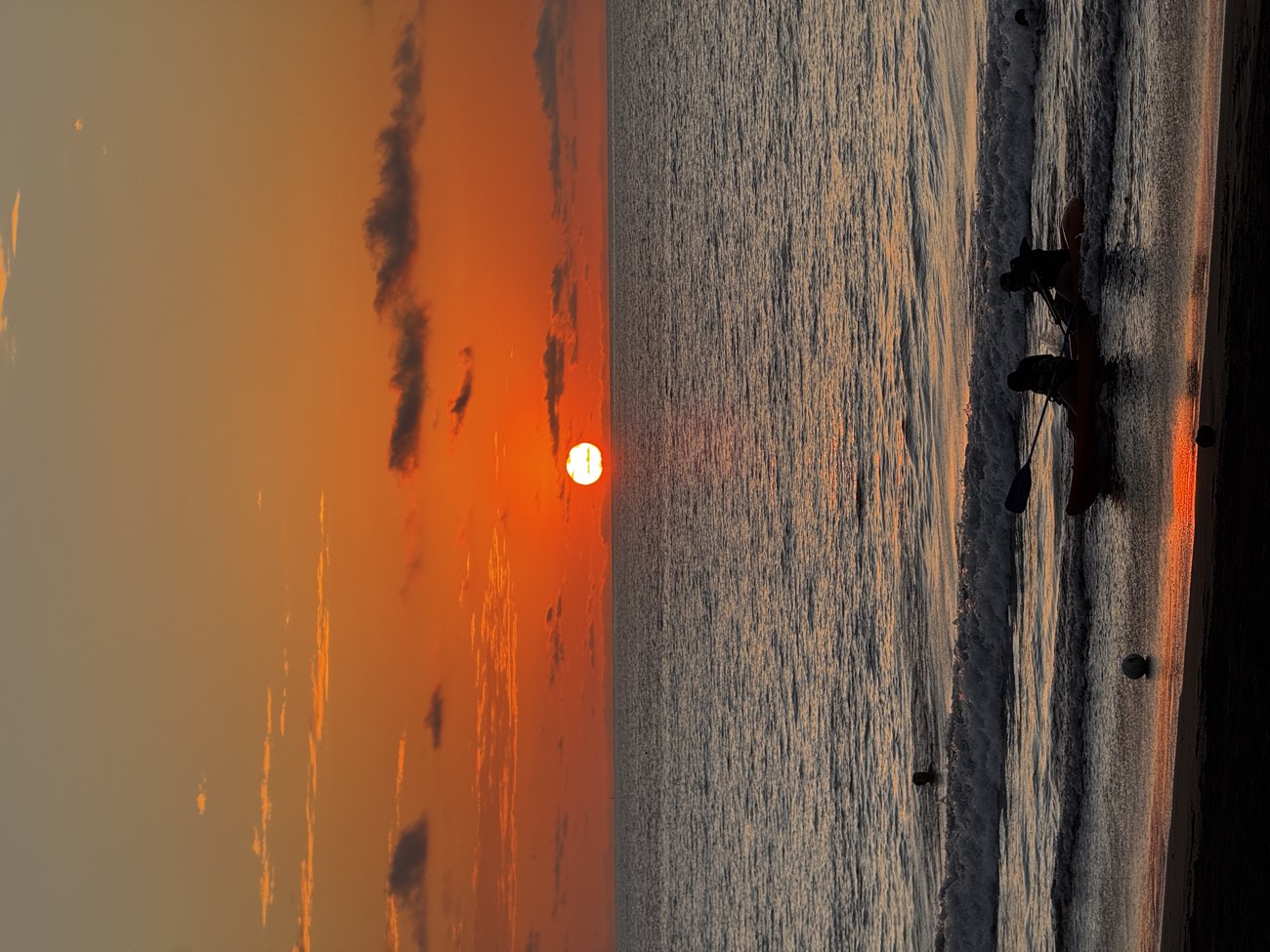 Atardecer con kayak en el Pacífico colombiano